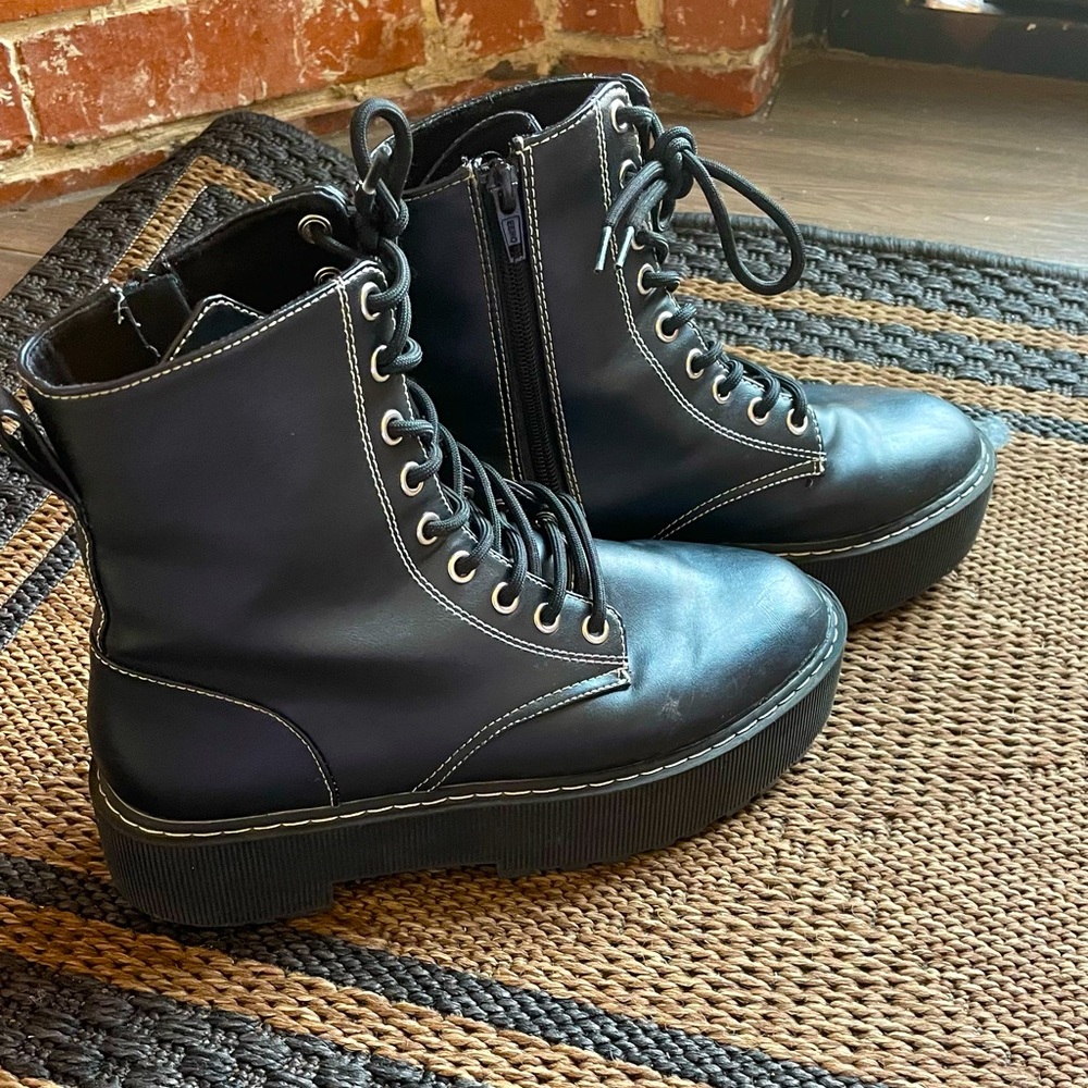 Black Oxford Boots with white stripes